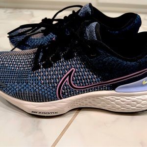 Nike zoomx running shoes